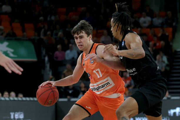 以帮助年轻 以帮助年轻