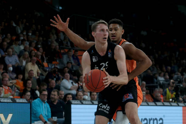 寻找能让他 寻找能让他