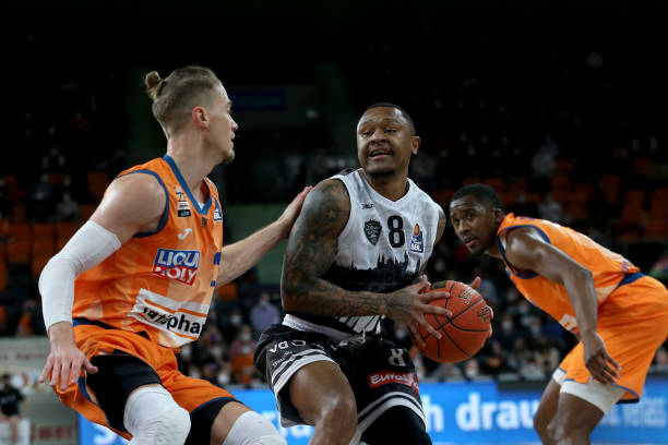 让球迷更直 让球迷更直